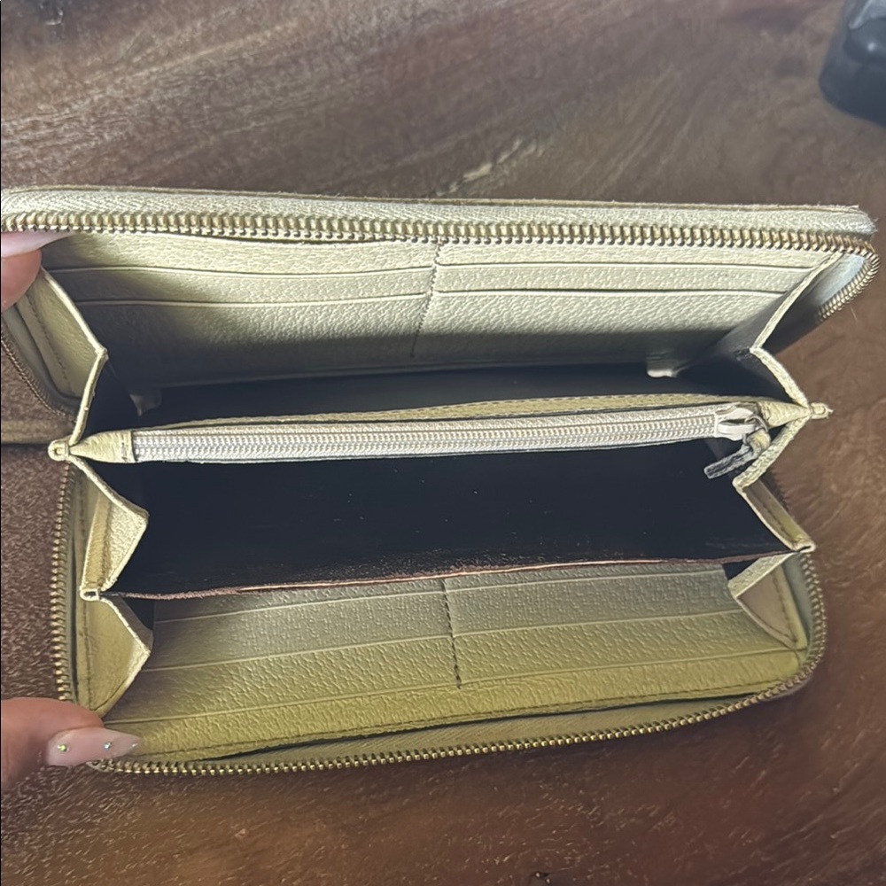 Gucci GG Emblem Brown Zip-Around Wallet - Picture 14 of 16